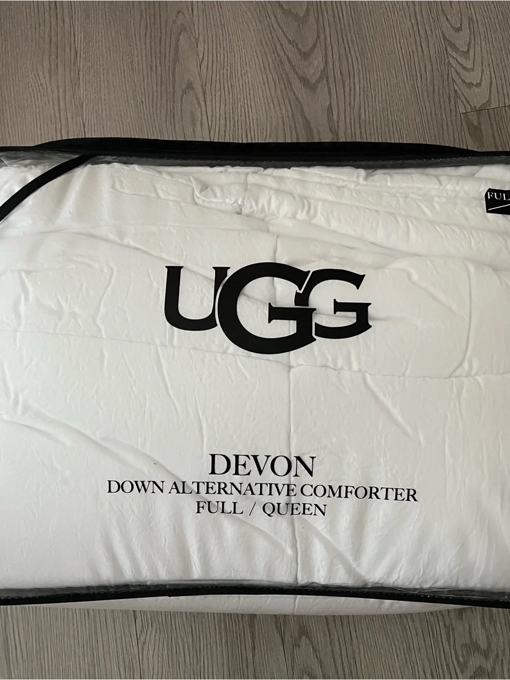 VGUC UGG Down Alternative Comforter - Full/Queen